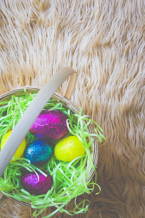 How to make glittered Easter Eggs